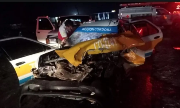 Hombre gravemente lesionado en accidente entre taxi y camioneta