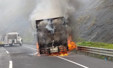 INCENDIO DE UN CAMION EN LIBRAMIENTO DE XALAPA