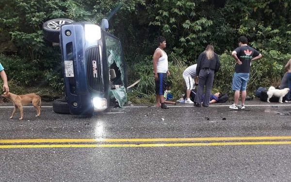 NUEVE LESIONADOS EN ACCIDENTE CARRETERO