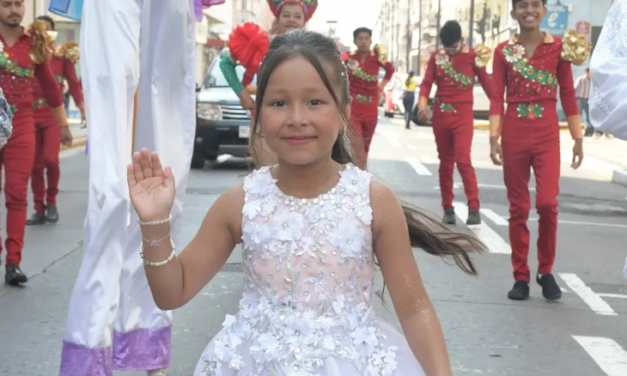 Sofía Amayrani realiza rumbata como candidata a reina infantil del Carnaval de Veracruz