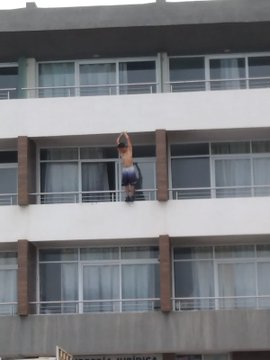 Sujeto se suicida tras aventarse de la habitación de un hotel en Boca del Río