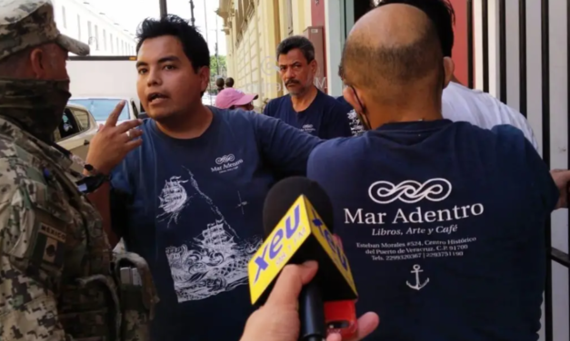 Trabajadores de librería en el centro de Veracruz atrapan a ladrón