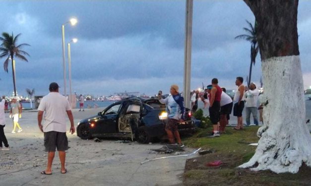 FATAL ACCIDENTE (VIDEO) EN EL BULEVARD MANUEL AVILA CAMACHO; UN MUERTO Y CINCO LESIONADOS