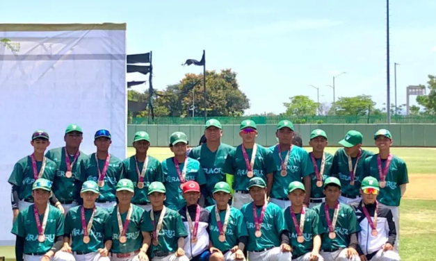 Selección de béisbol de Veracruz aún no reciben bono por ganar medalla, señala madre