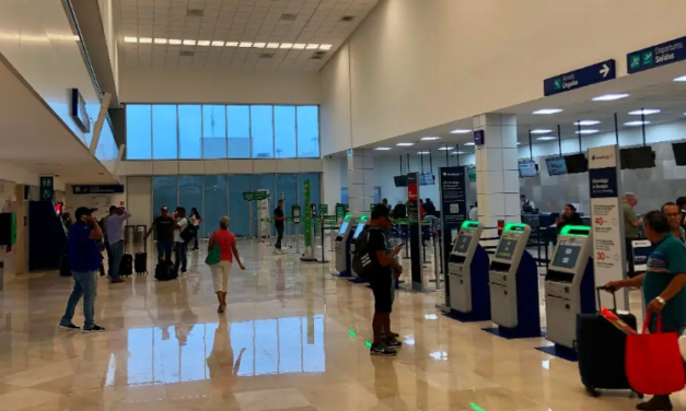 Retraso de horas en vuelos en el aeropuerto de Veracruz