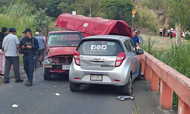 SEIS LESIONADOS AL IMPACTARSE CAMIONETA EN EL PUENTE SAN RAFAEL EN CORDOBA