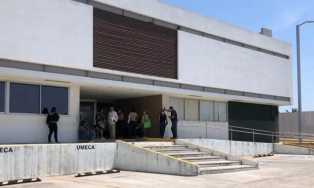 Mucha gente poniendo denuncias en pleno calor en Fiscalía de Veracruz, denuncia abogado