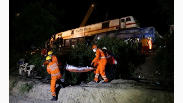 Error humano causó el accidente de tren con 288 muertos en la India