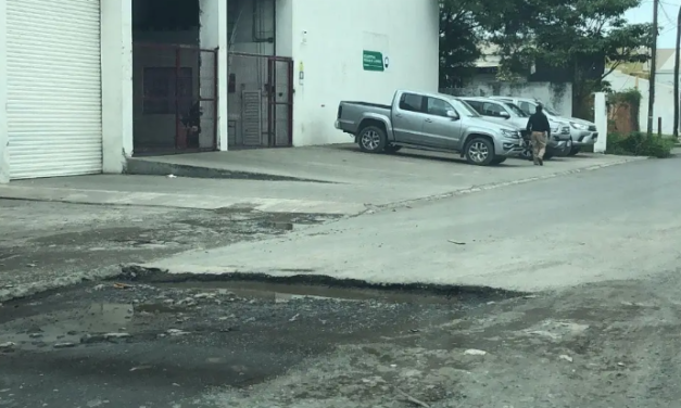 Destrozadas lucen las calles de Ciudad Industrial de Veracruz