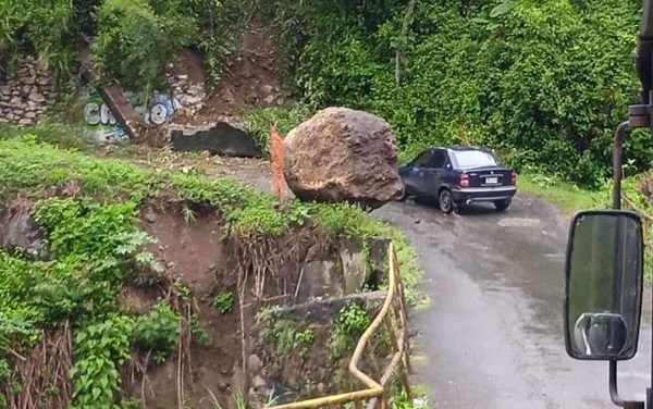 EN LA ZONA DE CORDOBA SE DESLAVA UNA ROCA DE GRAN DIMENSIÓN