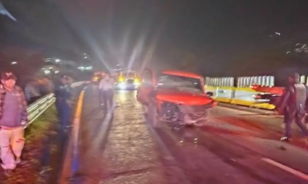 Chofer de camioneta se accidenta en la autopista Orizaba-Puebla y se da a la fuga