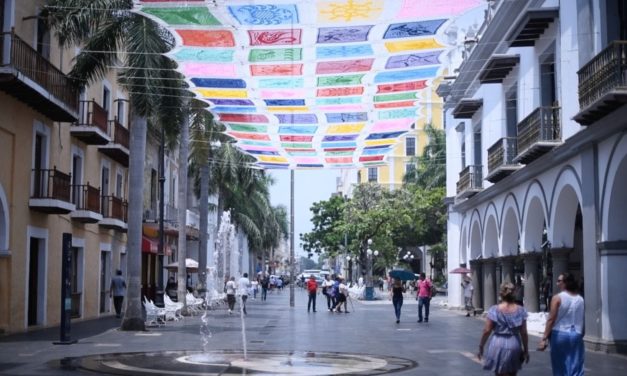 COLOCAN TAPETE AÉREO EN EL CENTRO HISTÓRICO DE VERACRUZ