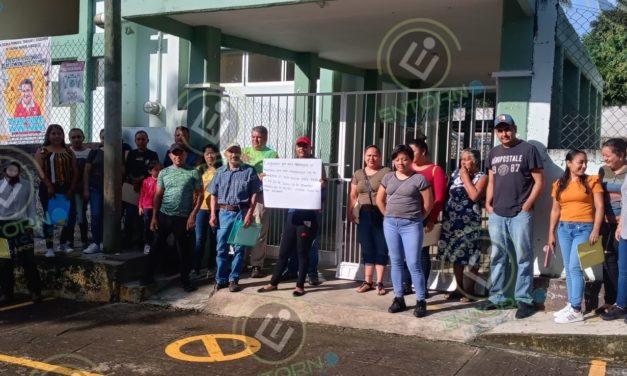 PADRES DE FAMILIA TOMAN ESCUELA EN LA COLONIA MANUEL GONZALEZ