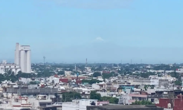 Desde el puerto de Veracruz se observa el pico de Orizaba