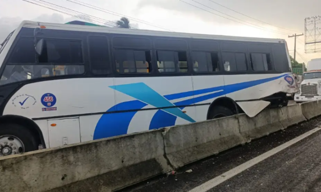 Hospitalizan a adulto mayor tras accidente en la Veracruz-Cardel