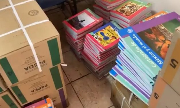 SEP repondrá libros dañados por la inundación en escuela de Boca del Río