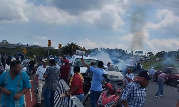 VIOLENTO DESALOJO DE MANIFESTANTES EN LA CARRETERA TAMPICO-TUXPAN