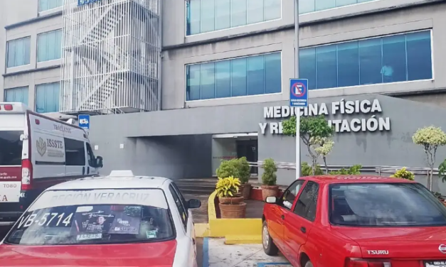 Atrapados en elevador del ISSSTE de Veracruz