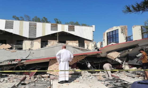 CAE TECHO DE UNA IGLESIA EN CIUDAD MADERO (VIDEO)