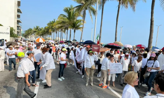 Marchan cientos en Veracruz en defensa del Poder Judicial