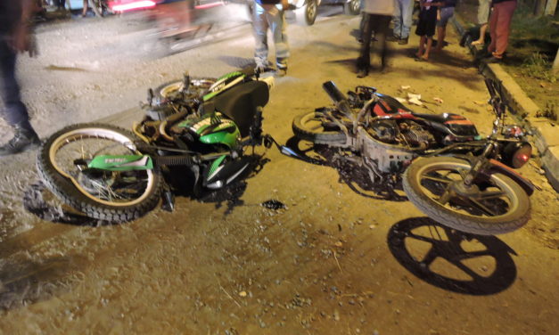 Fuerte accidente en la carretera federal 145, La Tinaja – Tierra Blanca; motociclista resulta herida