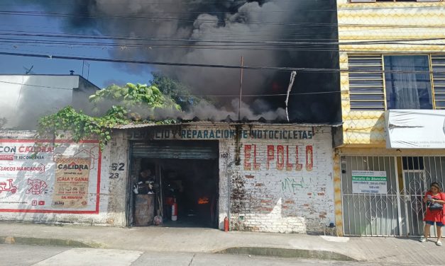 INCENDIO EN TALLER DE MOTOS EN CÓRDOBA