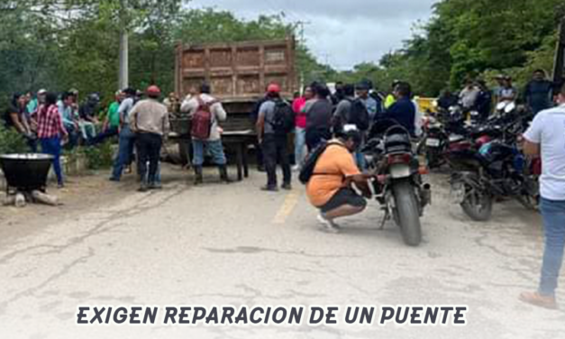 POBLADORES BLOQUEAN LA CARRETERA LAS CHOAPAS-NANCHITAL