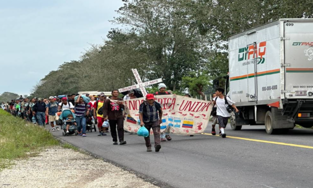 Caravana migrante llega a la Cuenca del Papaloapan