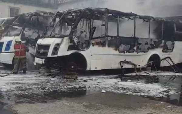 TRES AUTOBUSES SE INCENDIAN EN PAPANTLA