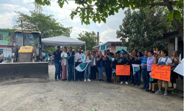 Arrancan obra con concreto hidráulico en la colonia Valente Díaz, en Veracruz