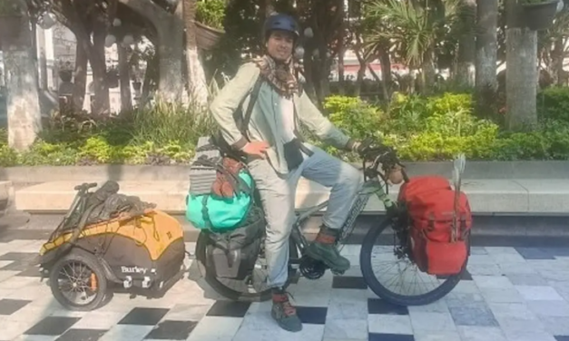 Jürgen, joven cicloturista mexicano, llega a Veracruz en su travesía por el país