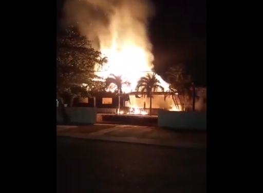 Se registra incendio en restaurante y palapa en carretera Veracruz-Medellín de Bravo