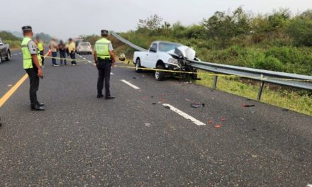 🚙CAMIONETA SE IMPACTA CONTRA BARRA DE CONTENCIÓN