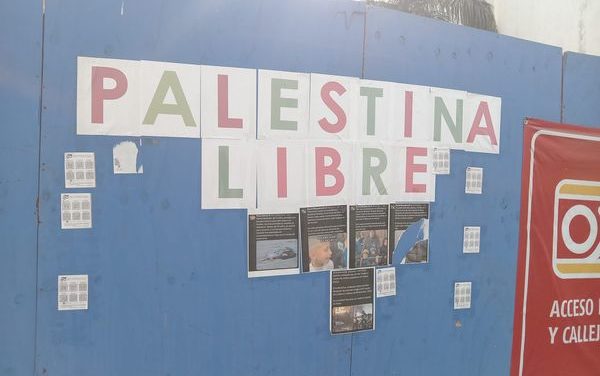 APARECEN CARTELES EN EL CENTRO EXIGIENDO LA LIBERTAD DE PALESTINA