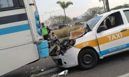 🚗TAXI SE IMPACTA CONTRA AUTOBÚS