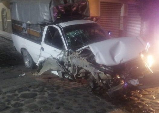 🚗 CAMIONETA TERMINA DESBARATADA EN CHOQUE