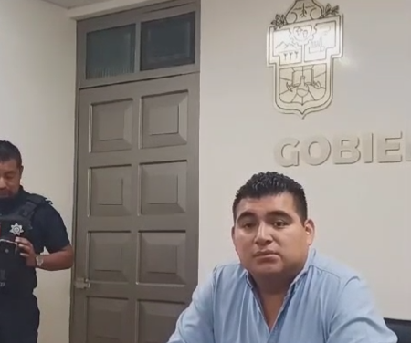 POBLADORES PONEN EN SU LUGAR AL ALCALDE DE IXTACZOQUITLAN NAHÚM ÁLVAREZ PELLICO (VIDEO)