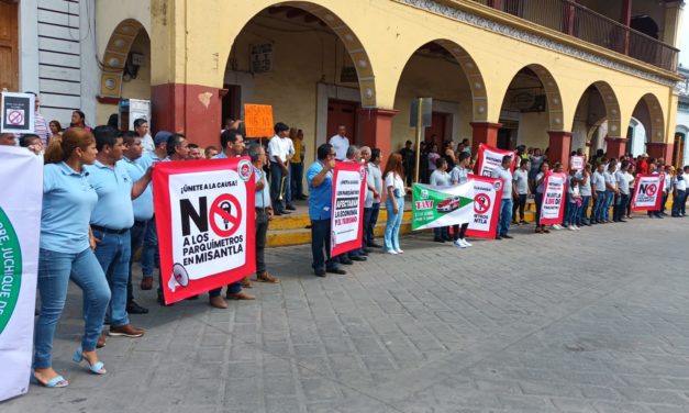 🚗TAXISTAS DE MISANTLA SE MANIFIESTAN EN CONTRA DE LA INSTALACIÓN DE PARQUÍMETROS