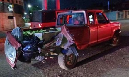 CHOQUE DE CAMIONETAS EN EL BULEVARD A PEÑUELA