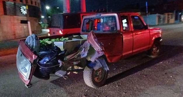 CHOQUE DE CAMIONETAS EN EL BULEVARD A PEÑUELA