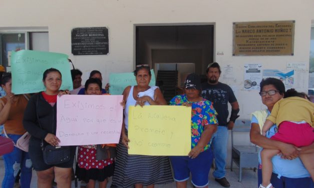 SE MANIFIESTAN EN PURGA Y AMENAZAN CON TOMAR EL PALACIO MUNICIPAL ANTE FALTA DE AGUA