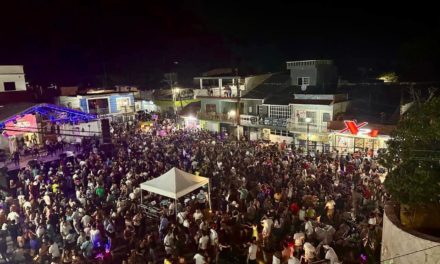 EJECUTAN A MUJER EN CARNAVAL DE JALCOMULCO, SUSPENDEN ACTIVIDADES