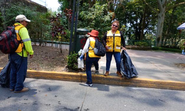 DESTACADO TRABAJO DE LOS ELEMENTOS DE LIMPIA PUBLICA DE XALAPA AL CONCLUIR EL DESFILE DEL 1 DE MAYO