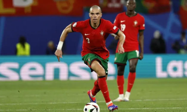 Pepe rompe histórico récord y se convierte en leyenda de la Eurocopa