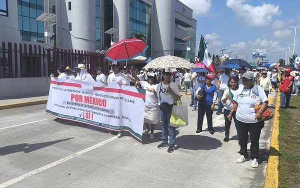 REALIZAN MARCHA DE PROTESTA CONTRA LA REFORMA AL PODER JUDICIAL FEDERAL