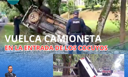 VUELCA CAMIONETA EN LA ENTRADA A LOS COCUYOS