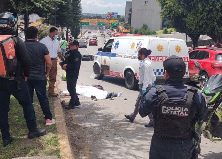 SIN VIDA POLICIA AL DERRAPAR SU MOTO EN XALAPA