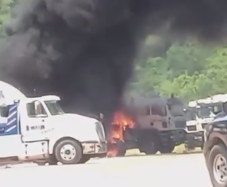 INCENDIO DE CAMIONES EN MINATITLAN (video)