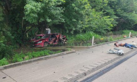 SANGRIENTO ACCIDENTE EN LA PISTA, EN EL KM 28, A LA ALTURA DE COACOTLA; 2 MUERTOS Y 4 LESIONADOS