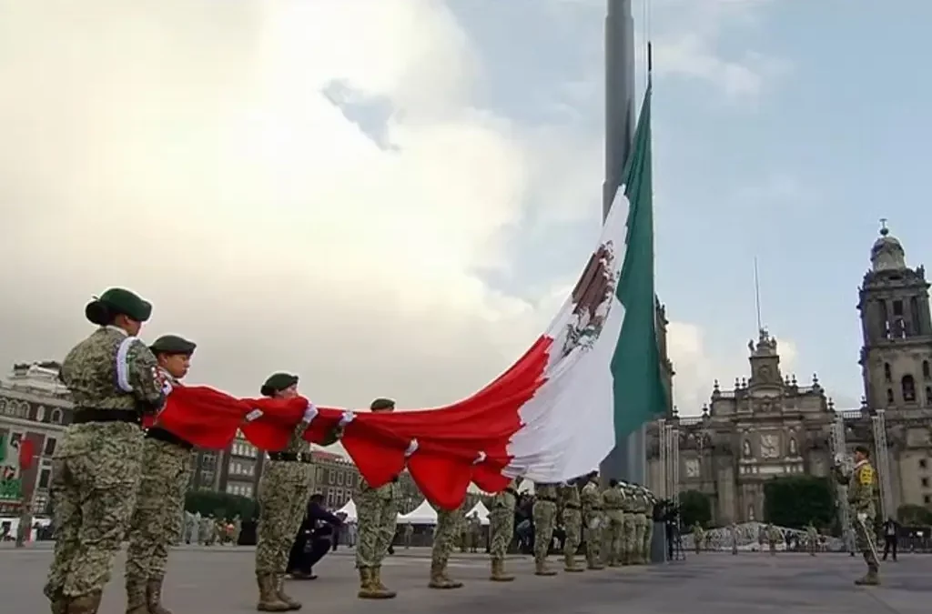 IZAMIENTO A MEDIA ASTA EN MEMORIA DE LAS VICTIMAS DE LOS SISMO DE 1985 Y 2017